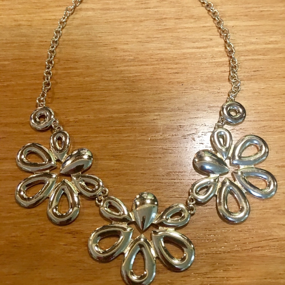 Gold Tone Flowers Necklace